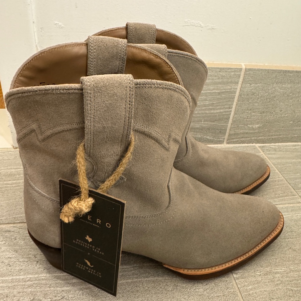 Cuero Suede Cowboy Boots